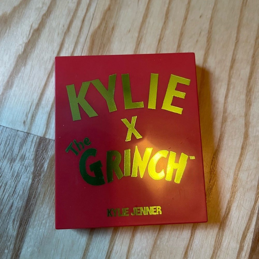 Kylie cosmetic blush